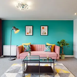 https://stunning-cardiff-city-apartment-sleeps-8.cardiffhotelswales.com
