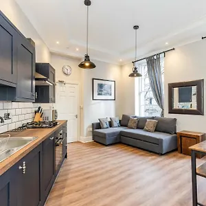 https://three-bedroom-edinburgh-victorian-apartment.edinburghhotelsuk.org